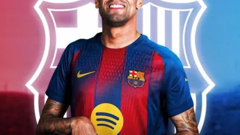 卢卡库强势突破防线，精准射门连入两球，助力球队取得两球优势